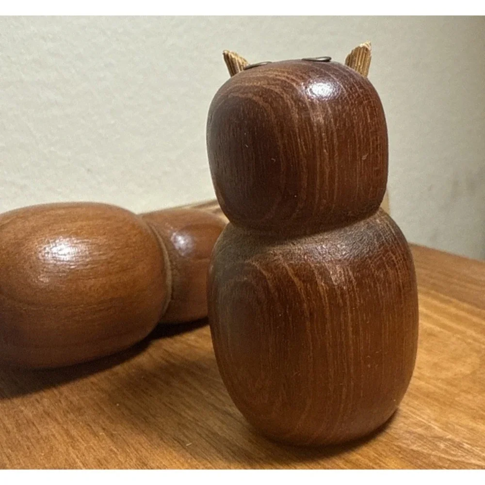 Vintage wooden‎ owl salt + pepper shaker rhinestone eyes green & red eyes